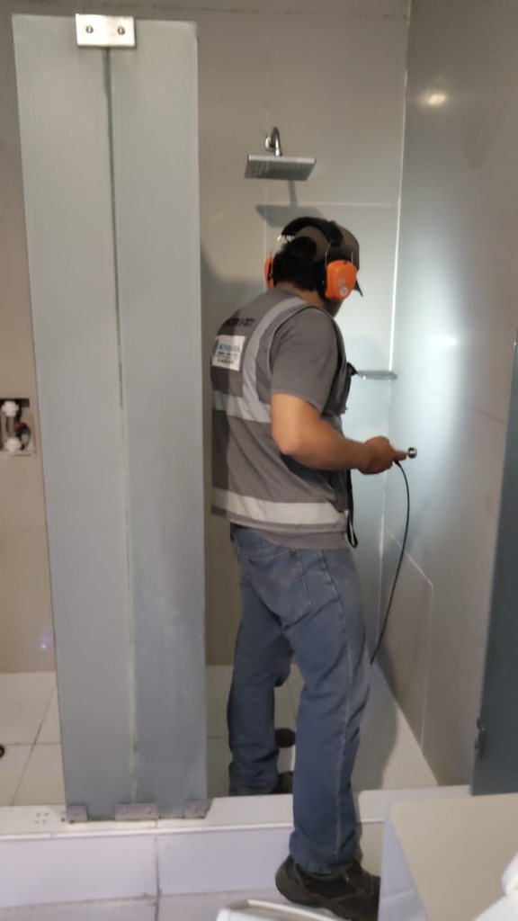 Inspección electroacústica en ducha